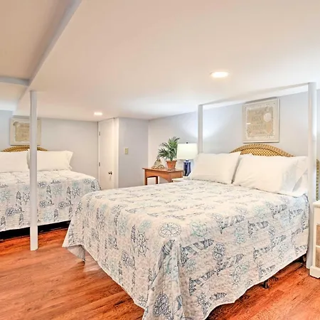 Old Orchard Beach Home With Patio Walk To Beach